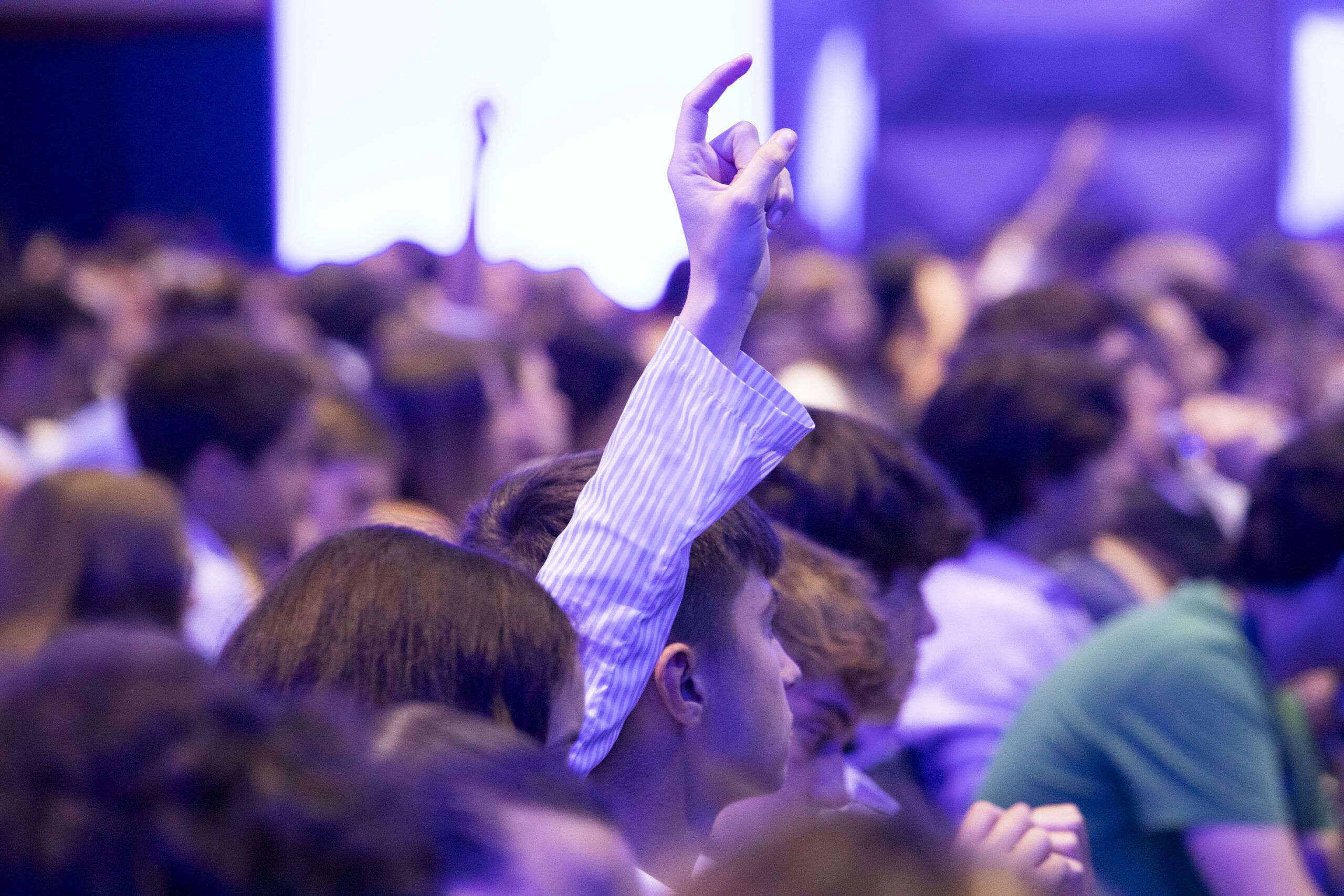 Evento Young Factor 2025 - studenti fanno domande